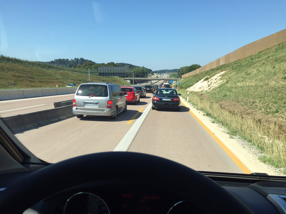 1. Reisetag: Kilometer fressen bei 35 Grad im Stau auf deutschen Autobahnen