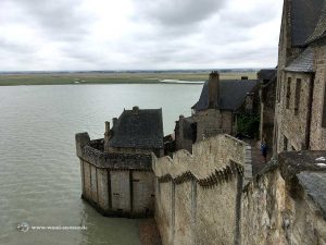 Blick auf die Mauern des Mont-Saint-Michel