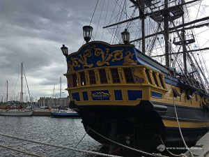 Altes Korsarenschiff im Hafen von Saint Malo
