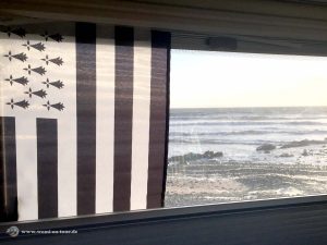 Bretagne Fahne am Wohnmobil Fenster